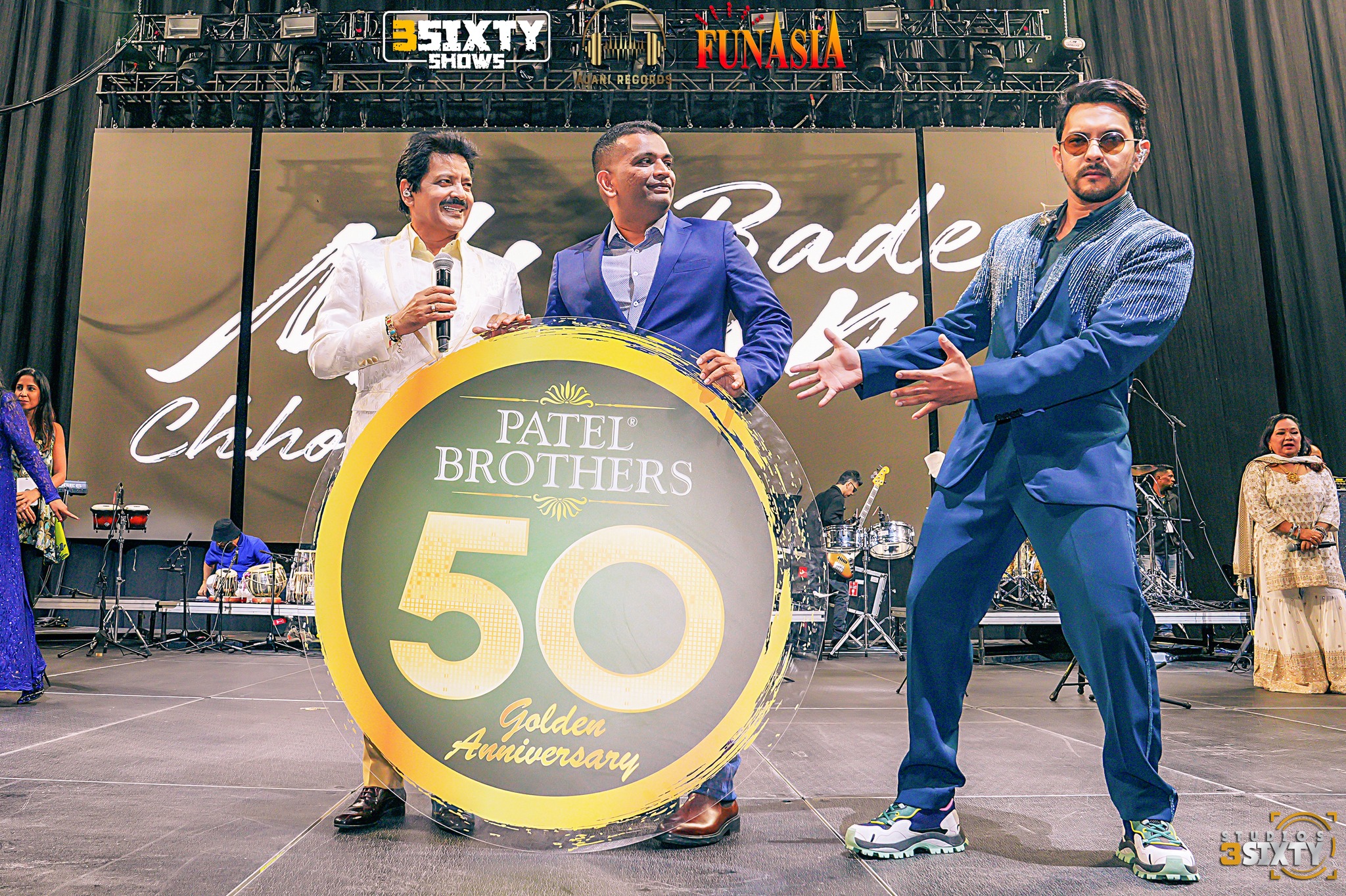 Udit Narayan & Aditya Narayan Live in Dallas 2024 photo 15