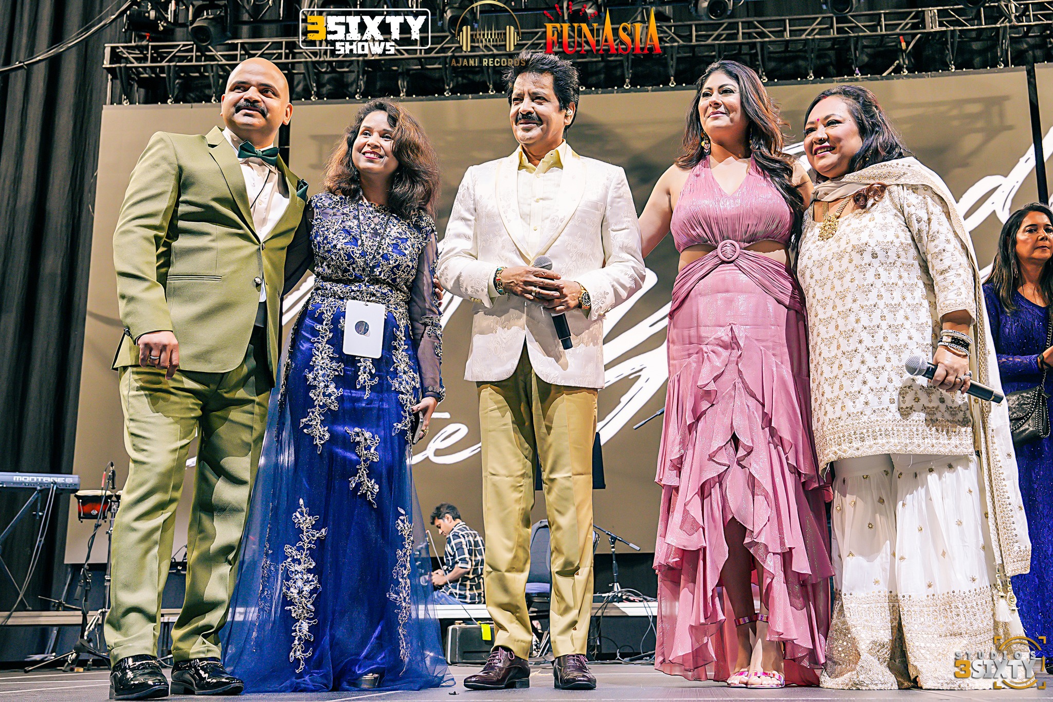 Udit Narayan & Aditya Narayan Live in Dallas 2024 photo 30