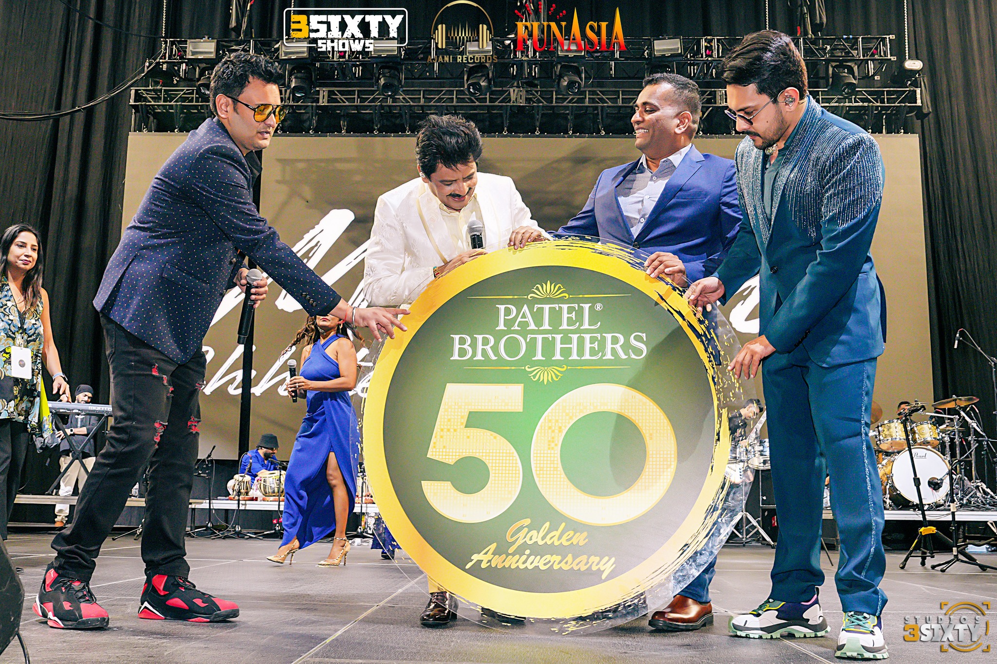 Udit Narayan & Aditya Narayan Live in Dallas 2024 photo 36