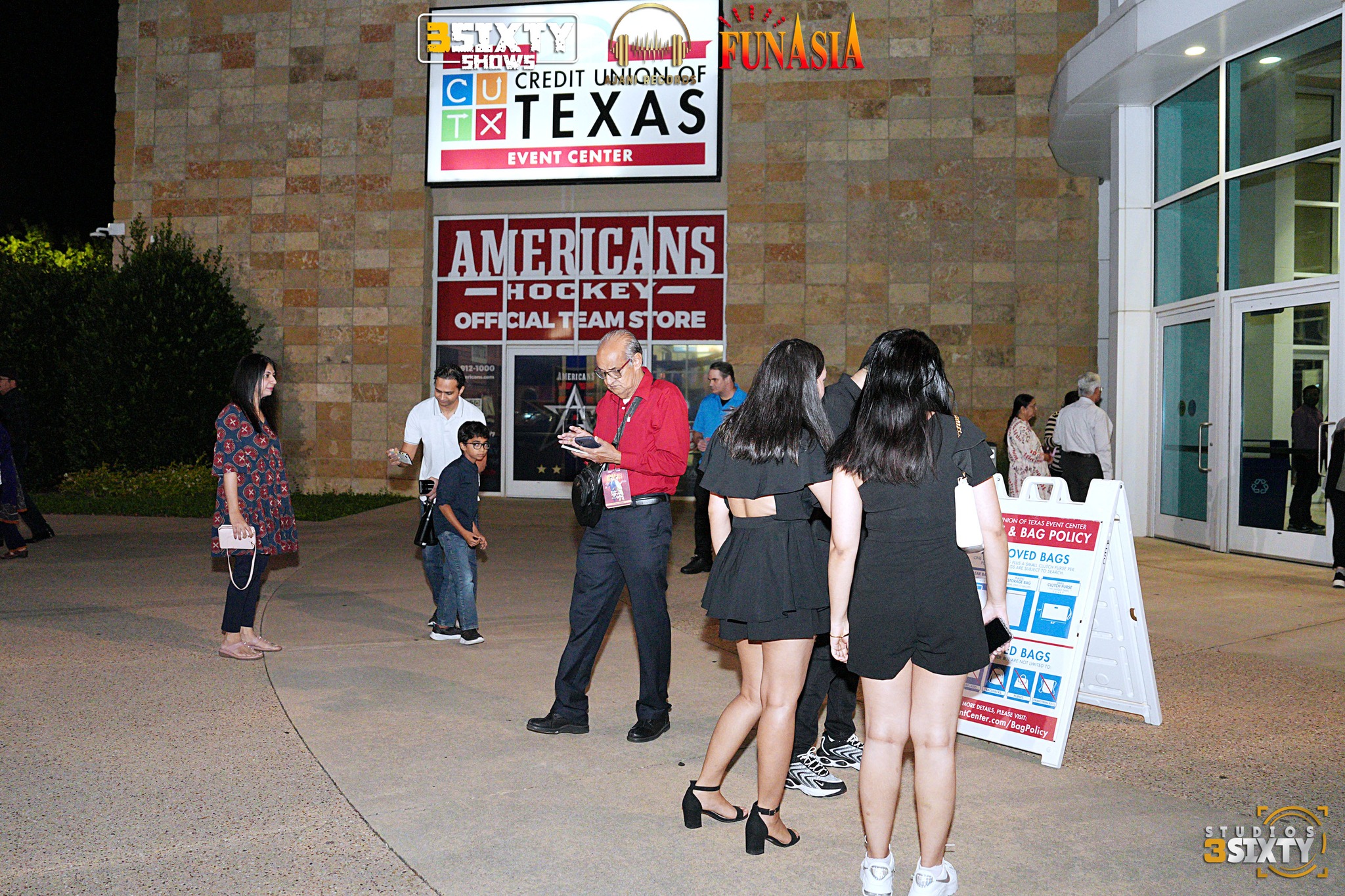 Udit Narayan & Aditya Narayan Live in Dallas 2024 photo 76