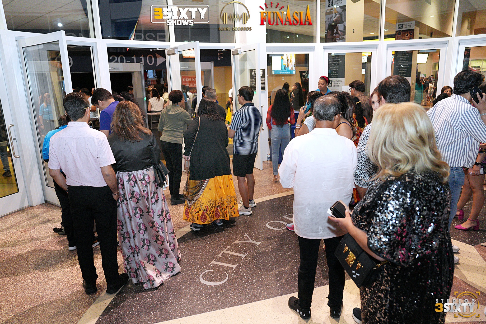 Udit Narayan & Aditya Narayan Live in Dallas 2024 photo 84