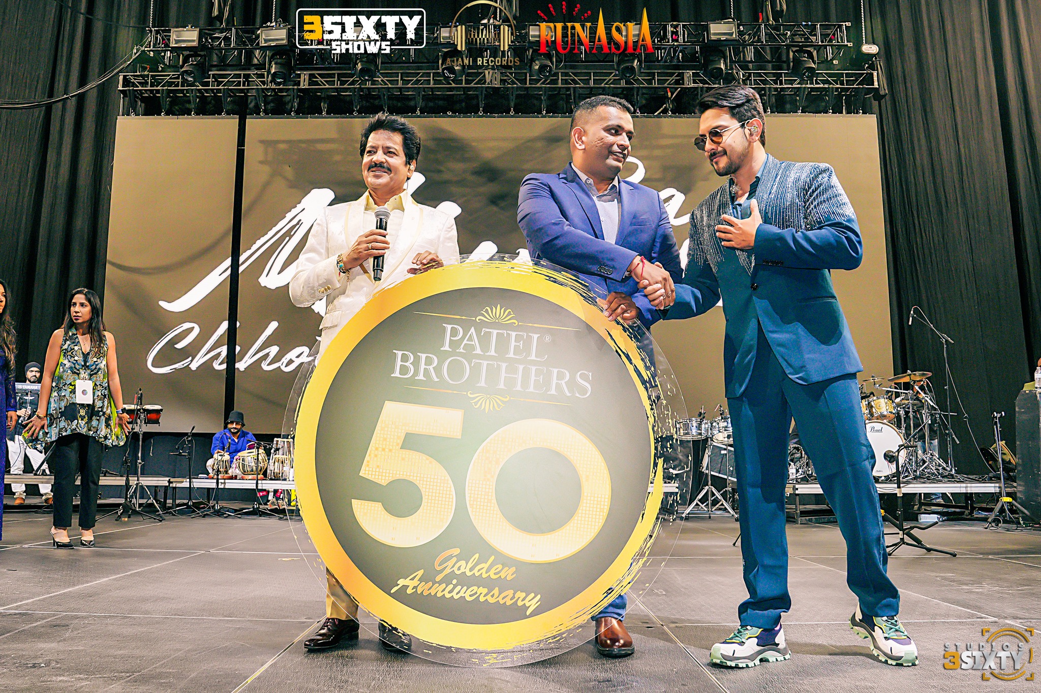 Udit Narayan & Aditya Narayan Live in Dallas 2024 photo 97