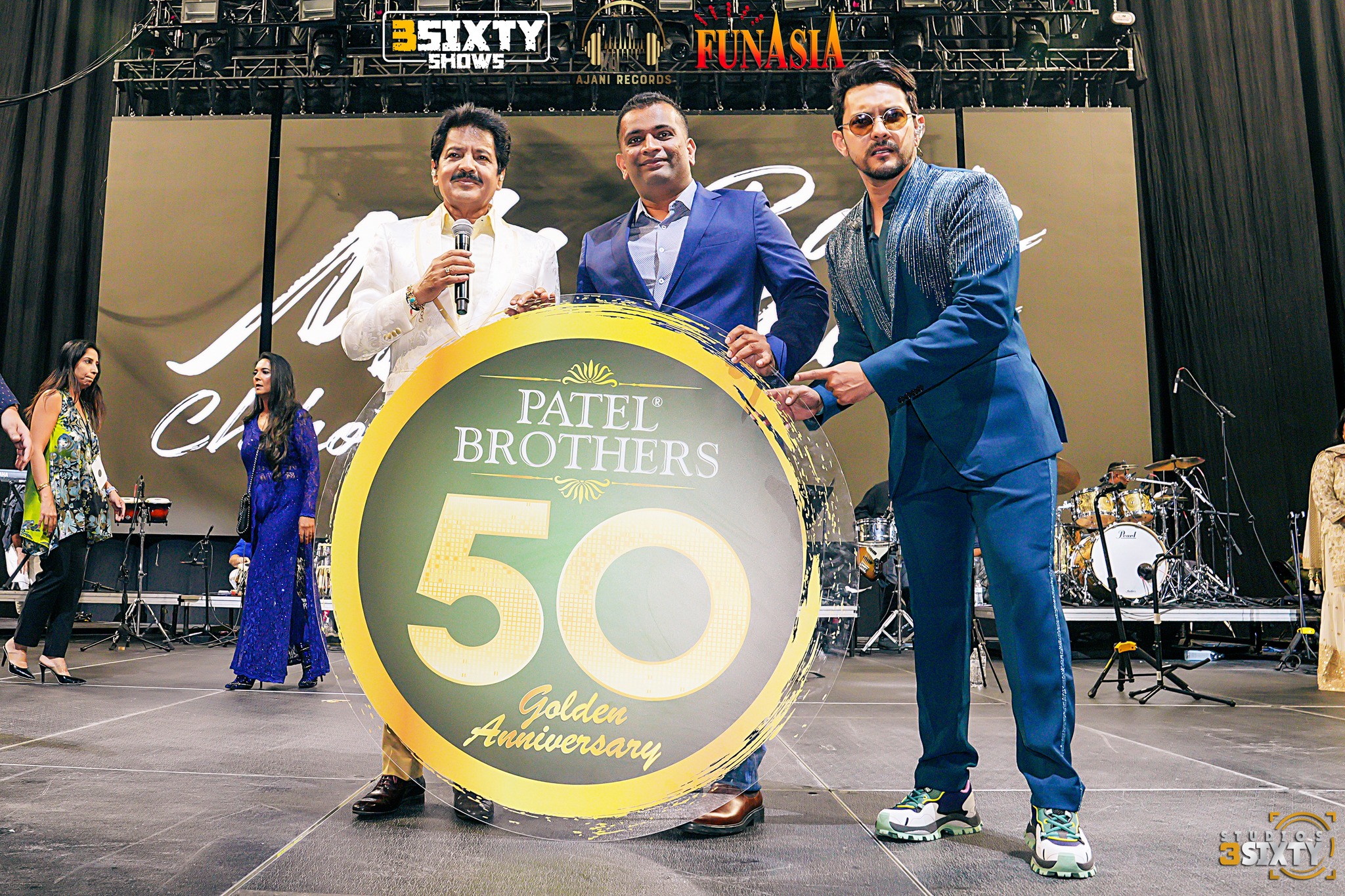 Udit Narayan & Aditya Narayan Live in Dallas 2024 photo 108