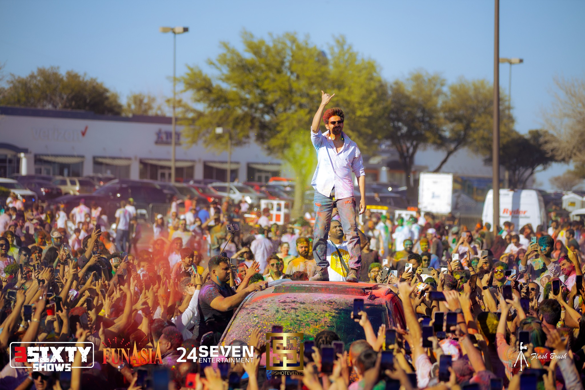 Kartik Aaryan Holi (March 4, 2023)