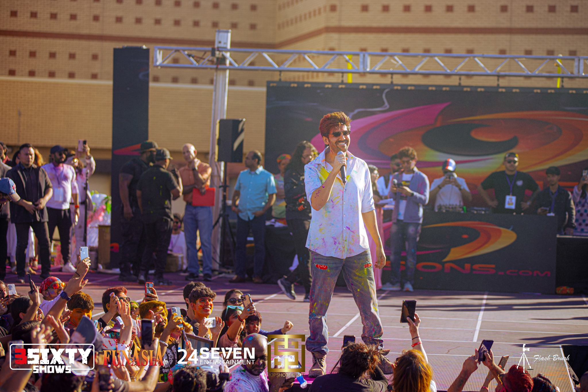 Kartik Aaryan Holi (March 4, 2023)