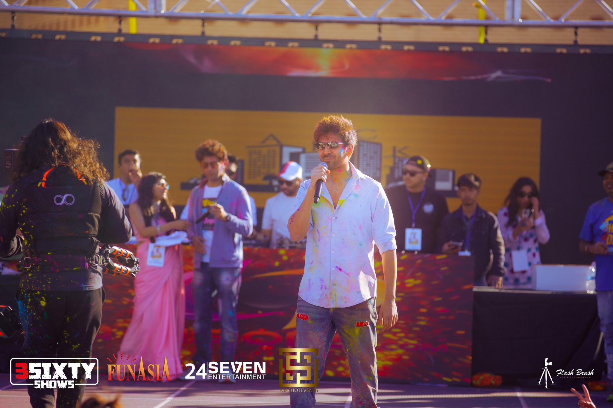 Kartik Aaryan Holi (March 4, 2023)