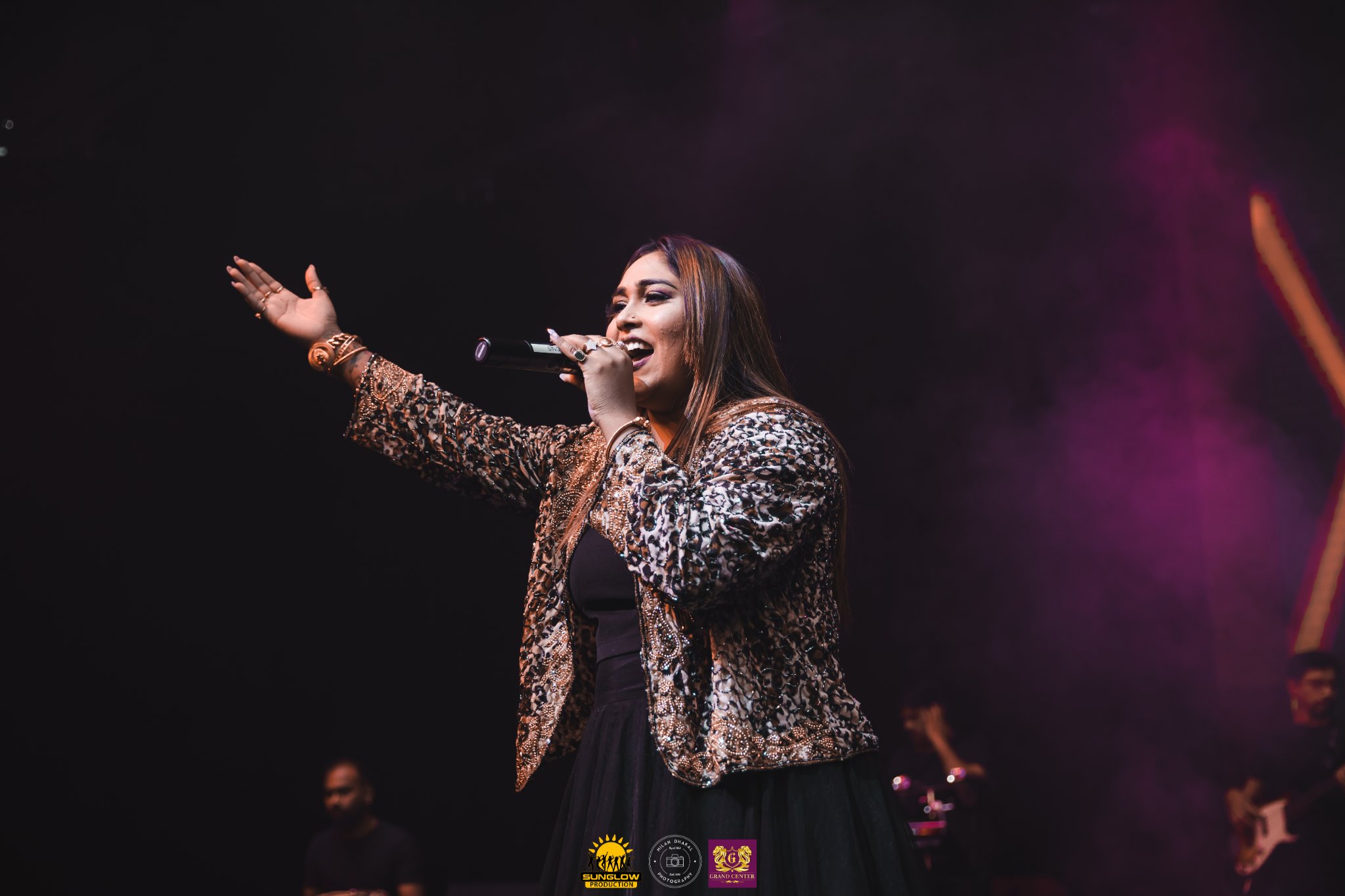 Afsana Khan Live