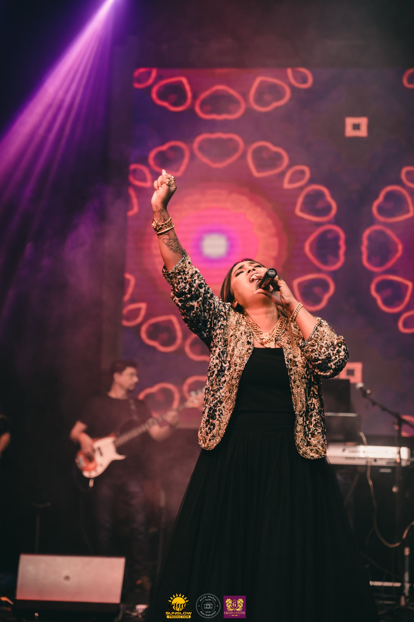 Afsana Khan Live